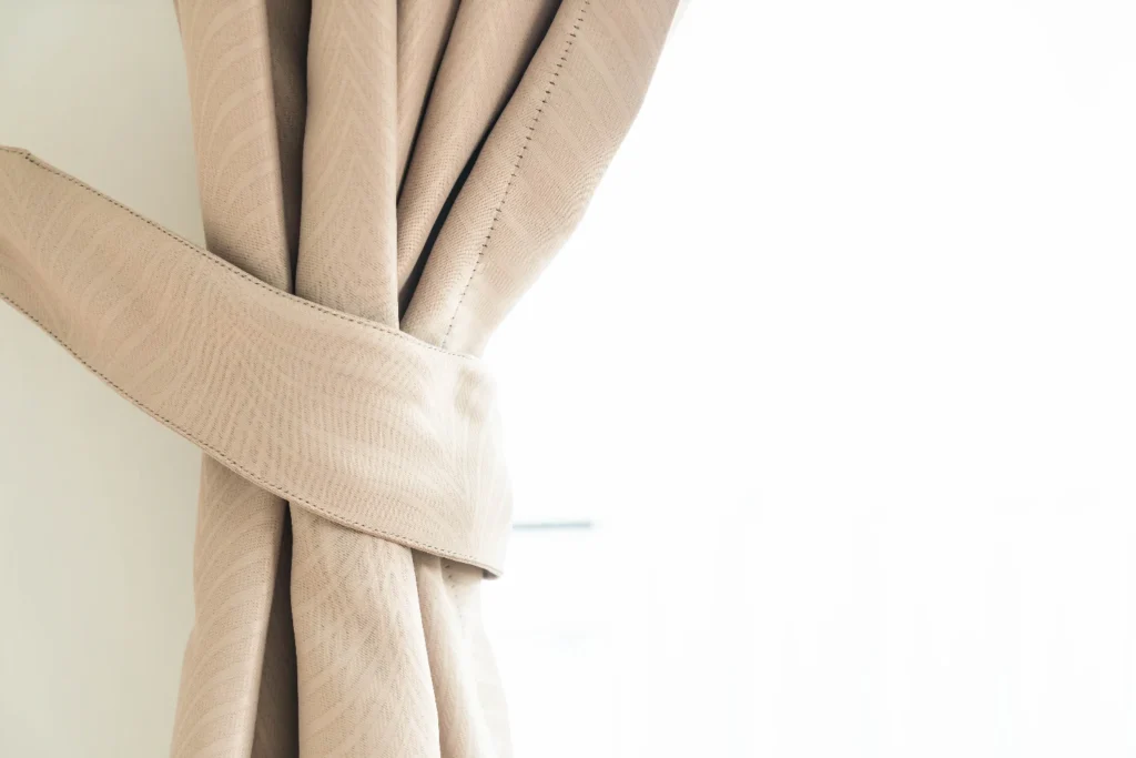 a simple curtain to maximize your minimalist decor
