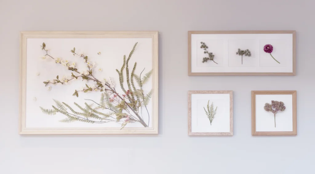 A wall decor of flowers picture